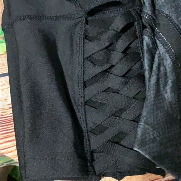 LOT OF 3 CAPRI LEGGINGS SIZE MEDUIM - Picture 3 of 7